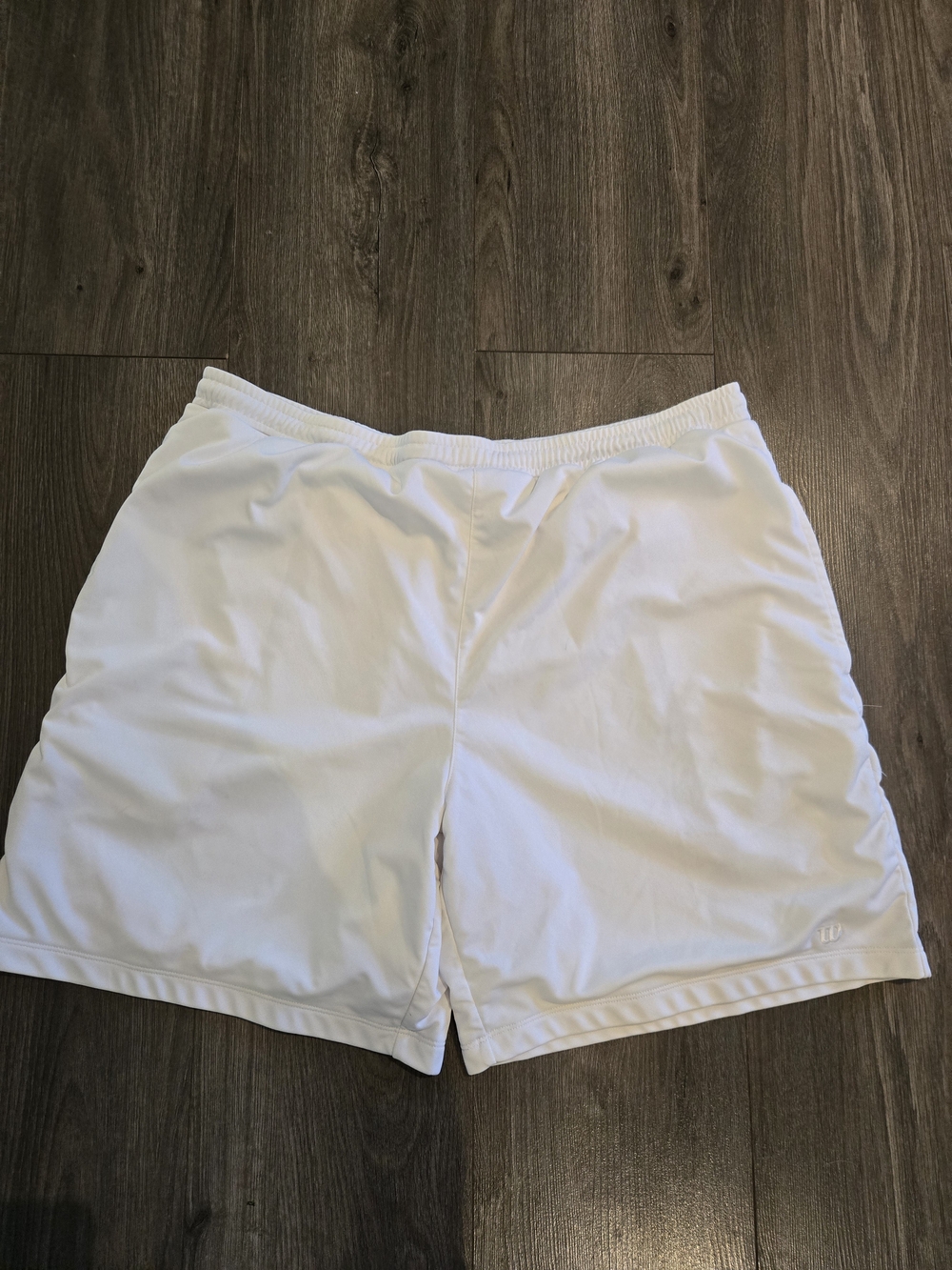 Wilson Men’s Court Tennis Shorts White Size Large Mesh Lining Deep Pockets EUC
